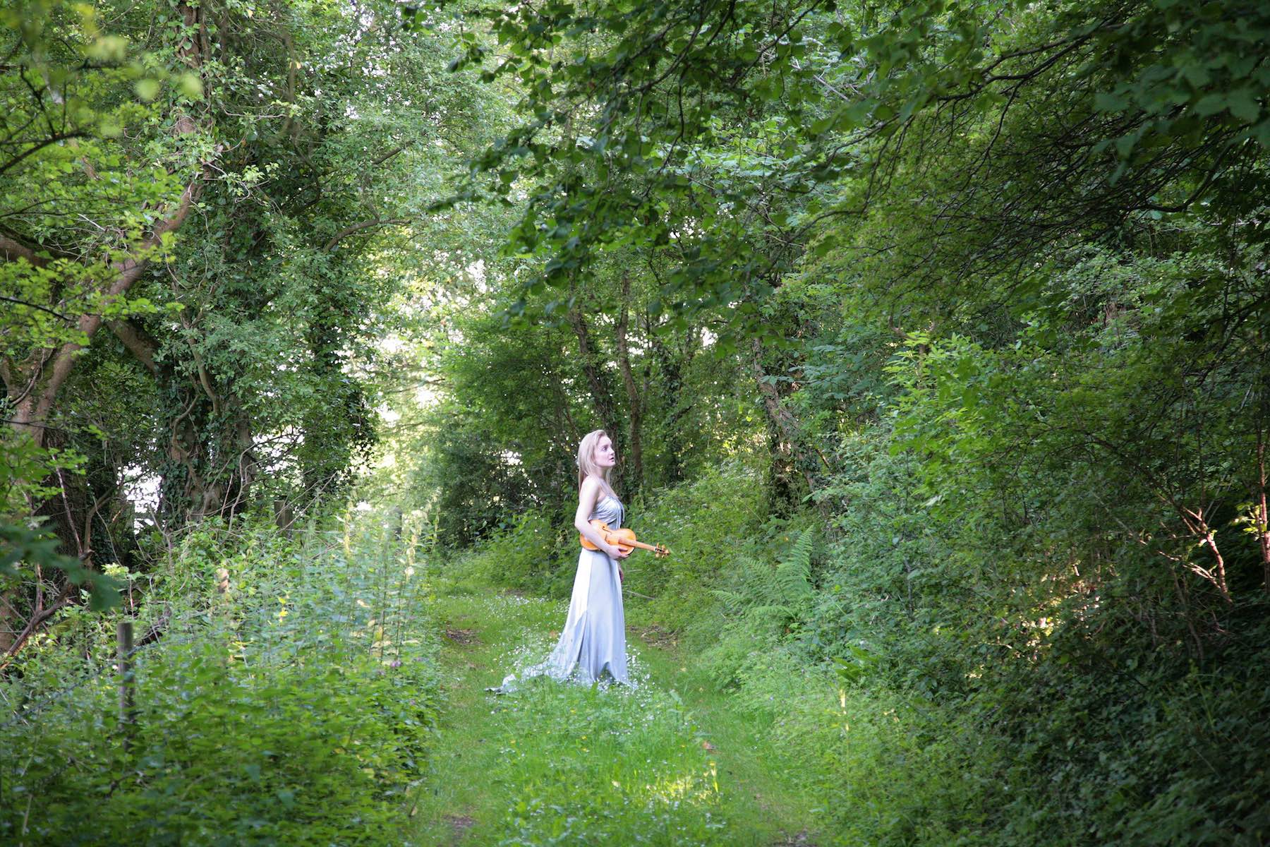 Under the collarbone Violin Playing May Robertson